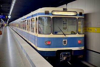 A-Wagen 168 als U5 im U-Bahnhof Innsbrucker Ring