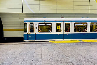 A-Wagen 172 im U-Bahnhof Karlsplatz (Stachus)