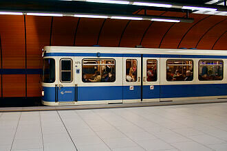 A-Wagen 174 im U-Bahnhof Marienplatz