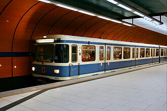 A-Wagen 174 als U6 im U-Bahnhof Marienplatz