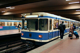 A-Wagen 178 als U3 im U-Bahnhof Implerstraße