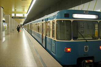 A-Wagen 202 als U5 im U-Bahnhof Laimer Platz