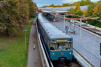 A-Wagen 206 als U6 im U-Bahnhof Freimann