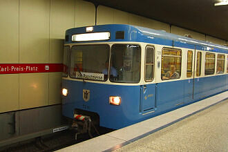 A-Wagen 210 als U2-Verstärker zur Papstmesse im U-Bahnhof Karl-Preis-Platz