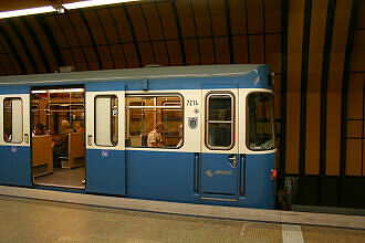 A-Wagen 214 im U-Bahnhof Theresienwiese