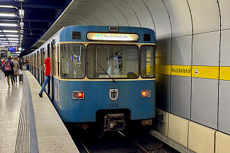 A-Wagen 223 als U4 im U-Bahnhof Hauptbahnhof