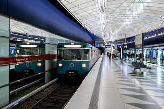 A-Wagen 226 als U2 im U-Bahnhof Hasenbergl