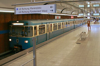 A-Wagen 228 als U3 im U-Bahnhof Machtlfinger Straße