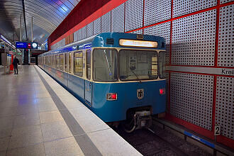 A-Wagen 231 als Fahrschulwagen im U-Bahnhof Kreillerstraße