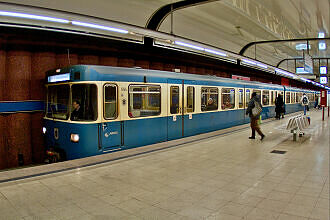 A-Wagen 244 als U3 im U-Bahnhof Machtlfinger Straße