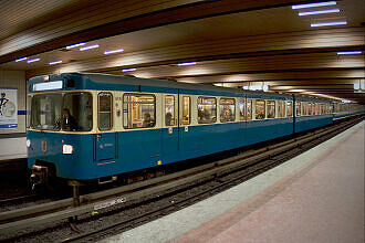 A-Wagen 316 als U3 im U-Bahnhof Implerstraße