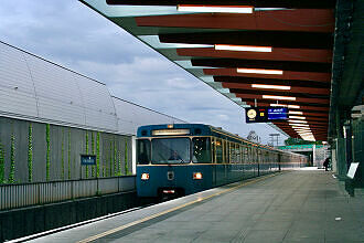 A-Wagen 340 als U6 im U-Bahnhof Freimann