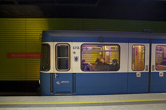 A-Wagen 356 als U3 im U-Bahnhof Münchner Freiheit