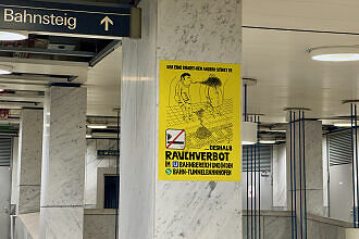 Historisches Plakat zum Rauchverbot im U-Bahnhof Arabellapark