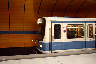 B-Wagen 503 im U-Bahnhof Marienplatz