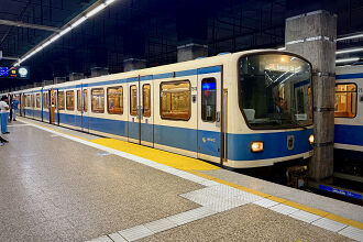 B-Wagen 506 als U8 im U-Bahnhof Hauptbahnhof