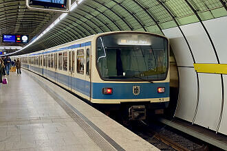 B-Wagen 511 als U5 im U-Bahnhof Odeonsplatz