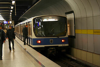 B-Wagen 523 als U4 im U-Bahnhof Hauptbahnhof