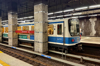 B-Wagen 556 als U8 im U-Bahnhof Hauptbahnhof