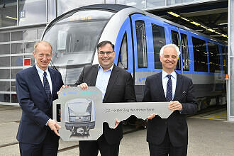 Erster C2-Zug der 3. Serie. Albrecht Neumann (Siemens Mobility), Ingo Wortmann (MVG), Konrad Schober (Regierungspräsident)