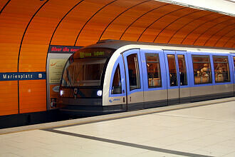 C-Zug 604 als U6 im U-Bahnhof Marienplatz