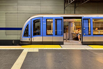C-Wagen 614 als U6 im U-Bahnhof Odeonsplatz