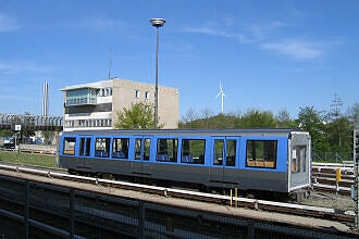 Mittelwagen 8765 des C-Zuges 615 mit Getriebeschaden im Betriebshof