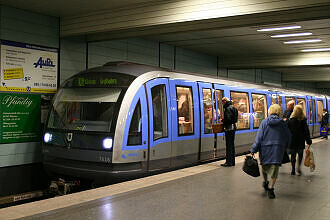 C-Zug 616 als U6 im U-Bahnhof Goetheplatz