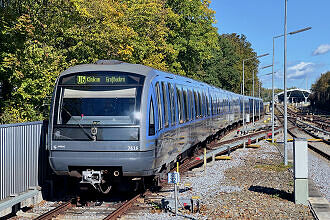 C-Zug 616 als U6 bei der Einfahrt in den U-Bahnhof Kieferngarten