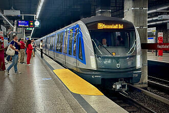 C2-Zug 718 als U2 im U-Bahnhof Hauptbahnhof