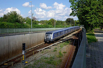 C2-Zug 736 als U6 in der Tunnelrampe zwischen den U-Bahnhöfen Studentenstadt und Alte Heide