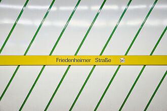 Hintergleiswand im U-Bahnhof Friedenheimer Straße