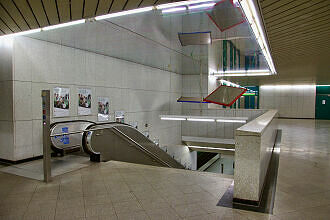 Westliches Sperrengeschoss im U-Bahnhof Forstenrieder Allee