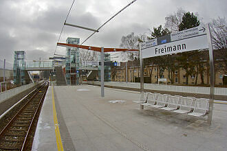 Südlicher Bahnsteigbereich in Freimann