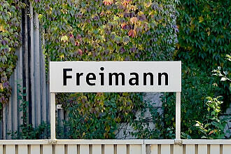 Stationsschild U-Bahnhof Freimann