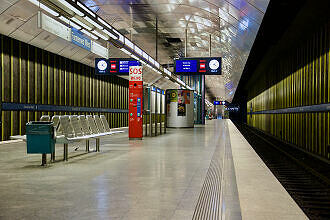 U-Bahnhof Fürstenried West mit eingefahrenem C-Zug