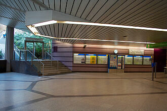 Nördliches Sperrengeschoss im U-Bahnhof Harthof