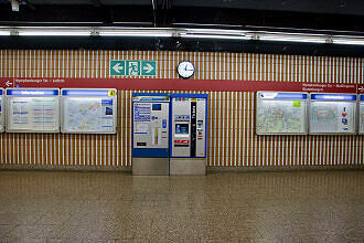 Östliches Sperrengeschoss im U-Bahnhof Maillingerstraße