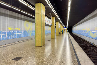 U-Bahnhof Michaelibad mit neu gestalteten Hintergleiswänden