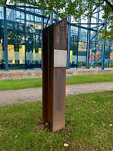 Stahlträger mit Innschrift zum Baubeginn der U-Bahn am Nordfriedhof