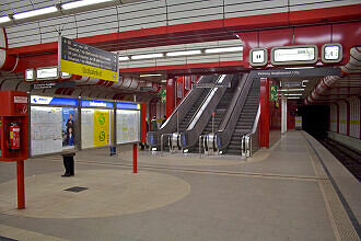 U-Bahnhof Ostbahnhof mit Fallblattanzeigern