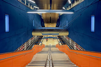 U-Bahnhof Olympia-Einkaufszentrum (U3), Treppe vom U1-Bahnhof aus