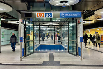 Sperrengeschoss im U-Bahnhof Sendlinger Tor nach der Umgestaltung