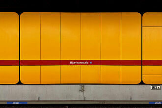 Hintergleiswand im U-Bahnhof Silberhornstraße