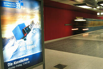 Einfahrender A-Wagen im U-Bahnhof Wettersteinplatz