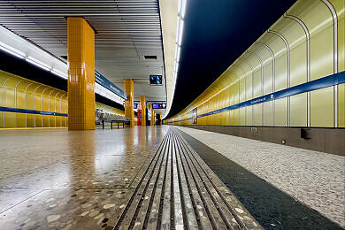 U-Bahnhof Holzapfelkreuth U-Bahnhof Holzapfelkreuth