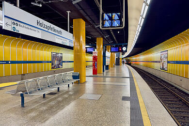 U-Bahnhof Holzapfelkreuth U-Bahnhof Holzapfelkreuth