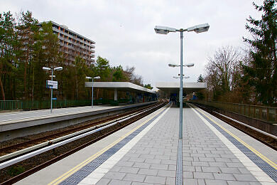 U-Bahnhof Kieferngarten von Norden gesehen U-Bahnhof Kieferngarten von Norden gesehen
