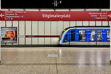 U-Bahnhof Stiglmaierplatz mit einfahrendem A-Wagen U-Bahnhof Stiglmaierplatz mit einfahrendem A-Wagen