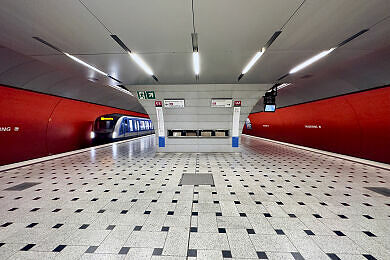 Querbahnsteig im U-Bahnhof Trudering